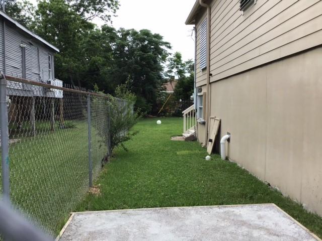 Image 4: Left side of house