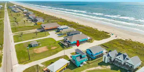 Image 3: Exceptional beachside location with easy access to