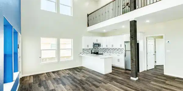Image 3: Tall ceilings with recessed lighting add to the al