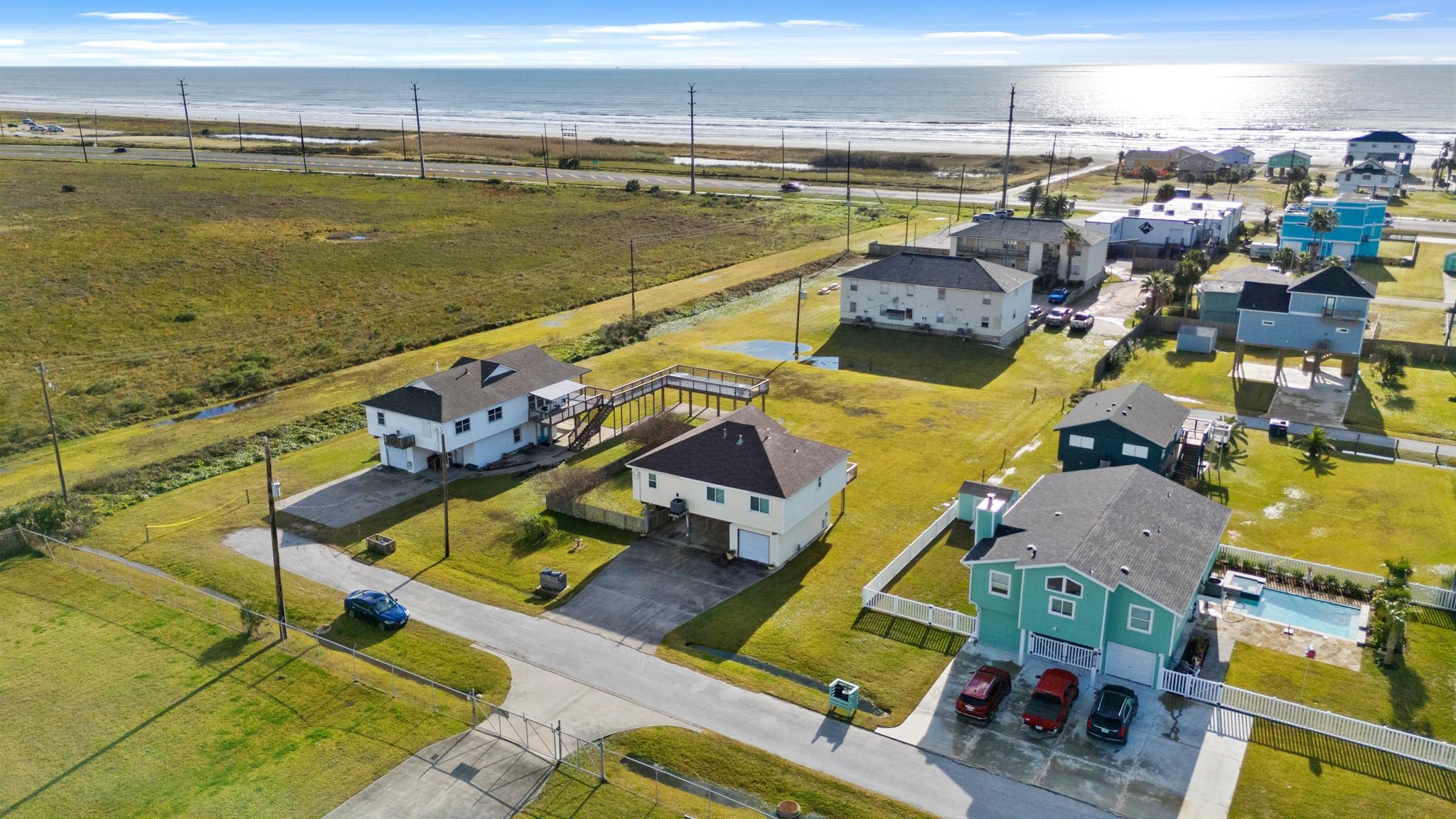 Image 3: You are on a dead end street with amazing gulf bea