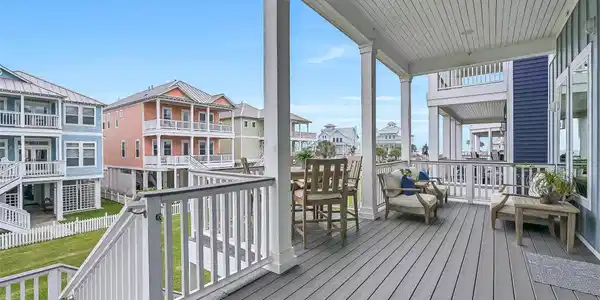 Image 4: Step up onto this spacious covered balcony featuri