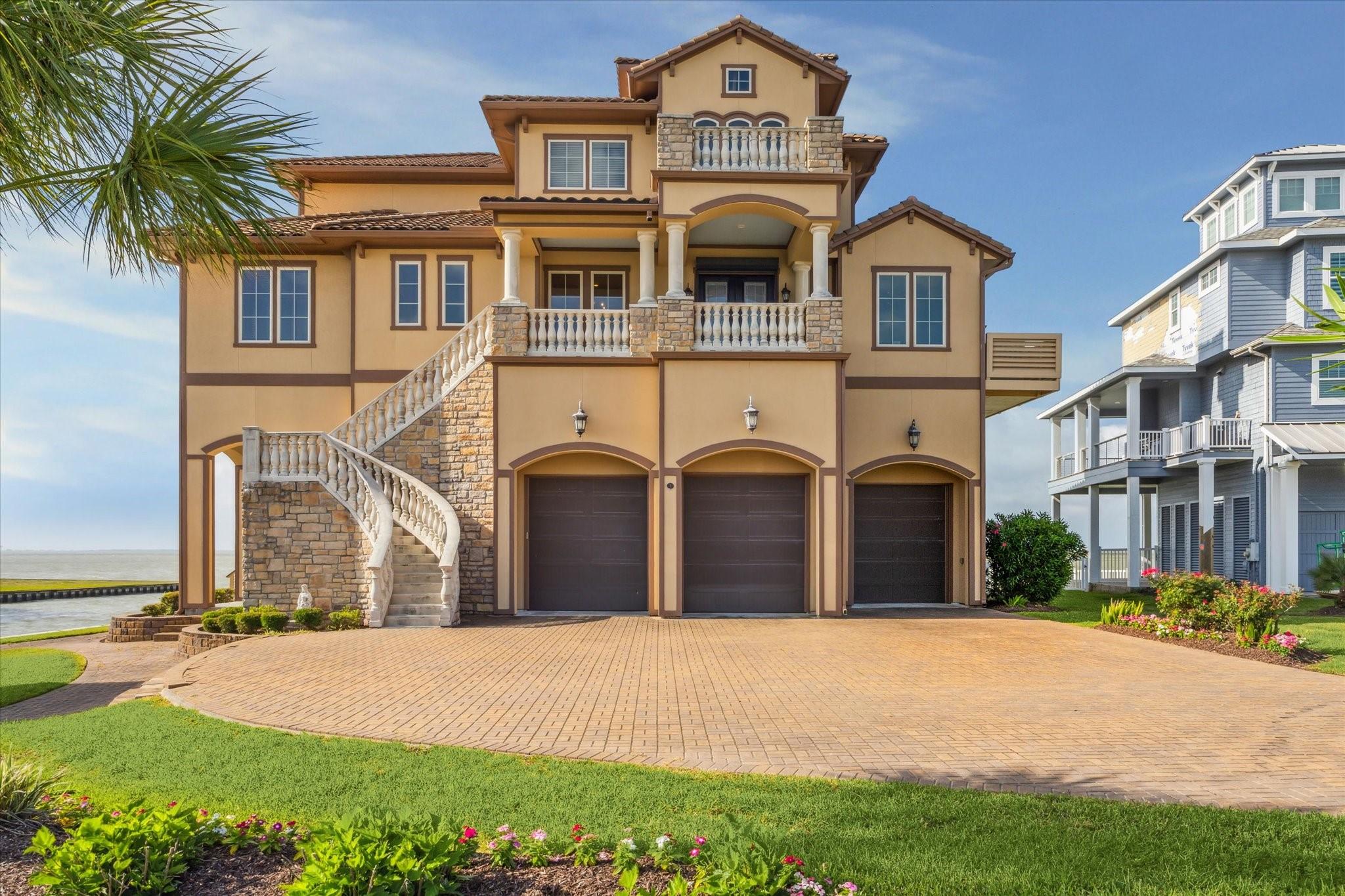 Image 2: 3 oversized 10&rsquo; garage doors to access the drivewa