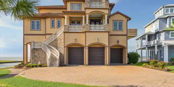 Image 2: 3 oversized 10&rsquo; garage doors to access the drivewa