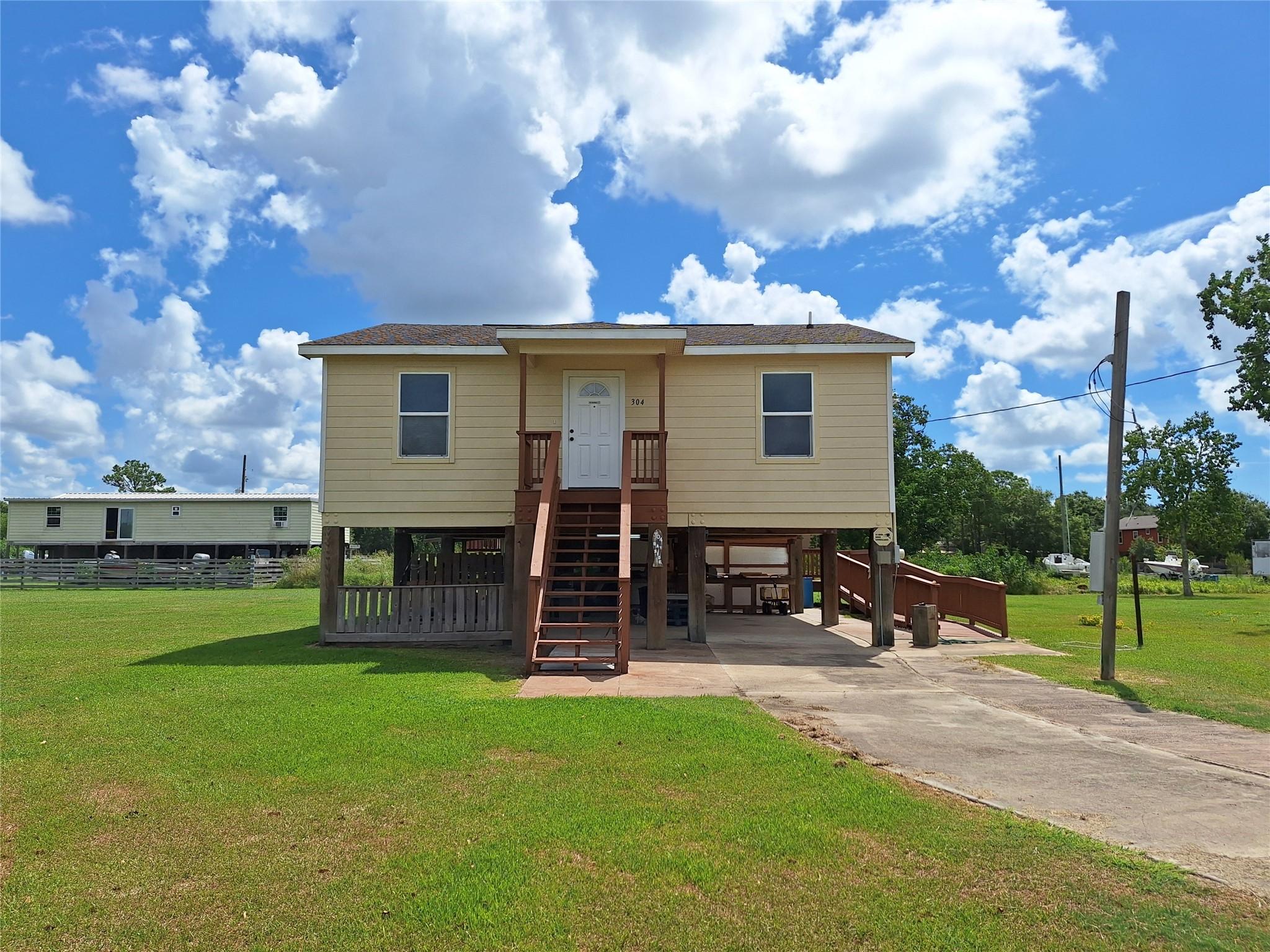 Image 2: 304 Bayside Dr