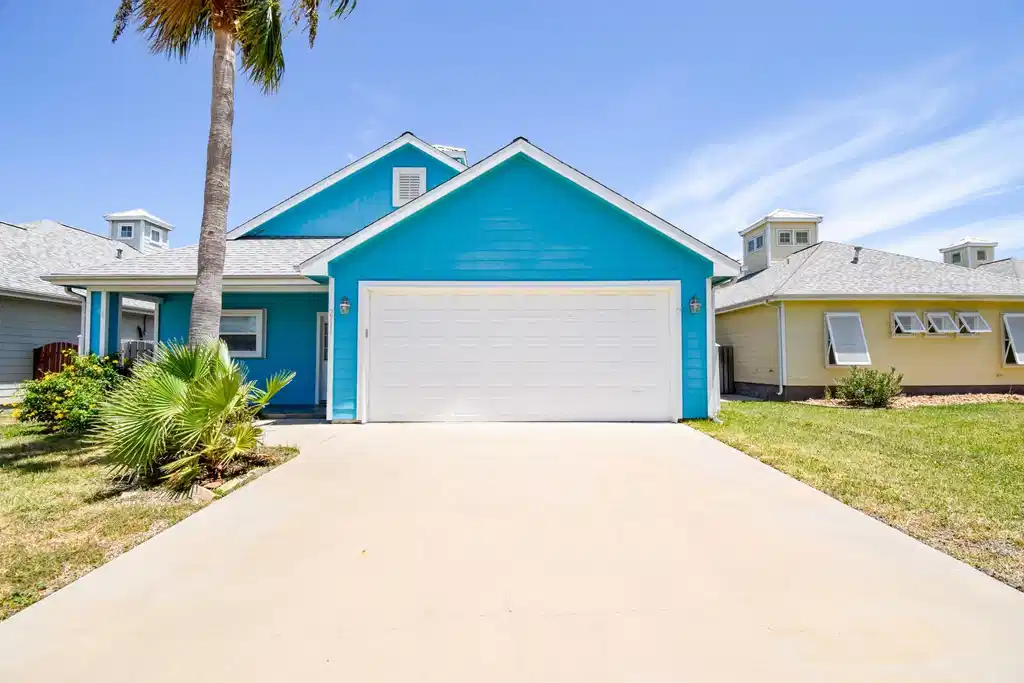 Image 1: Beach Living!