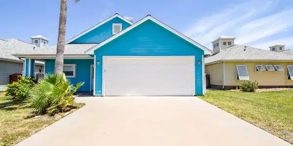 2711 Lakeview Drive