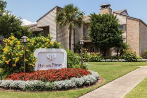 7104 N Holiday Drive
