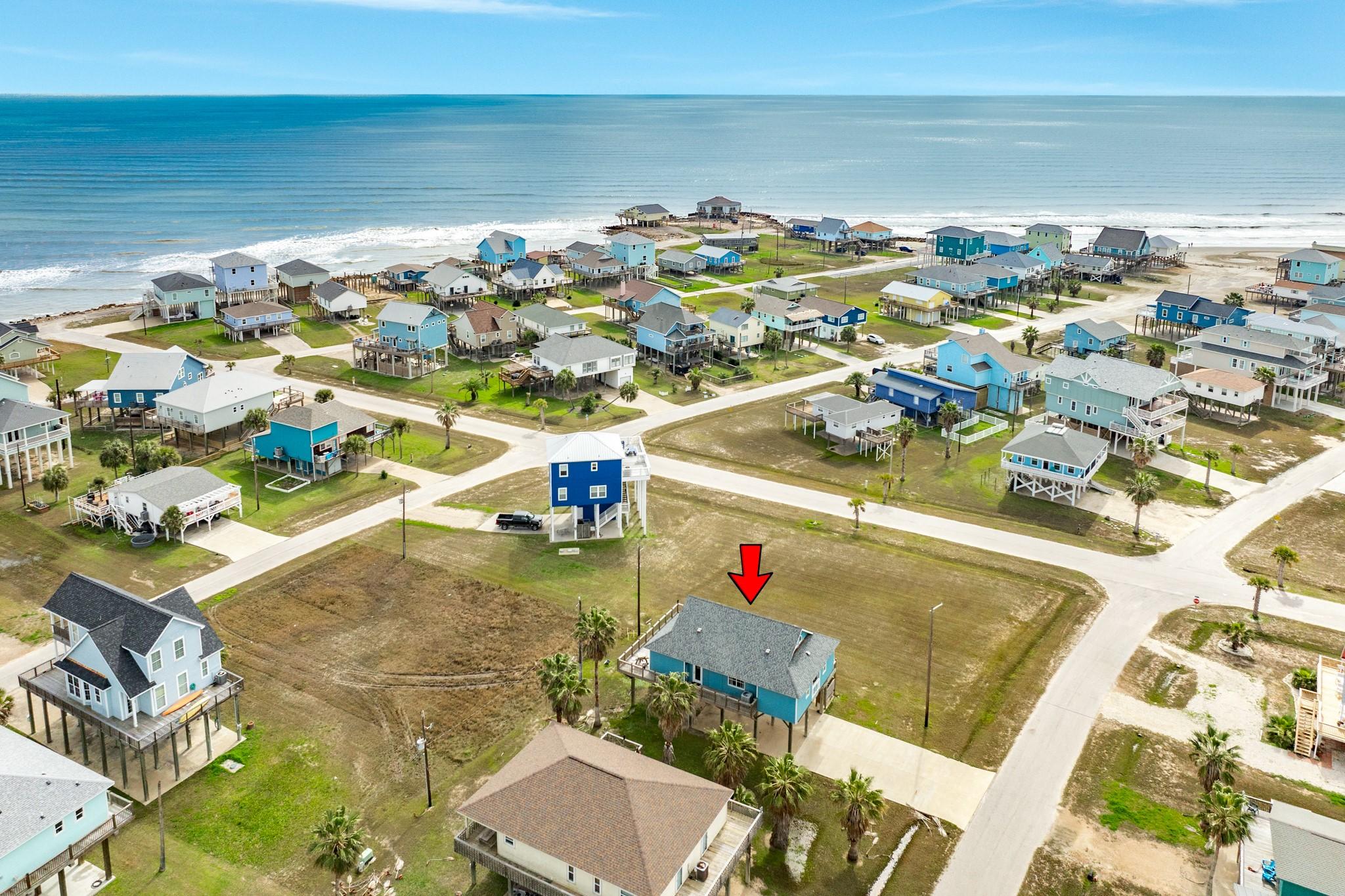 Image 2: Enjoy a prime location within a charming beachside