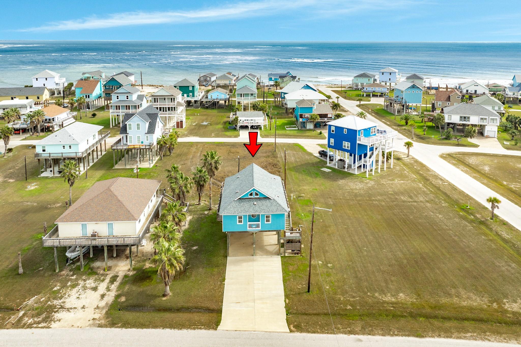 Image 3: Ideally situated just moments from the shoreline,