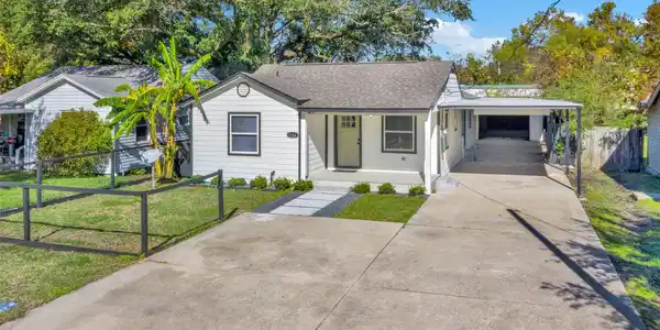 Image 4: Charming single-story home with a well-maintained