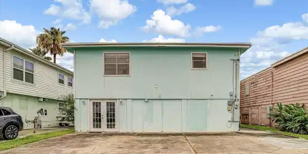 6 Dolphin Street