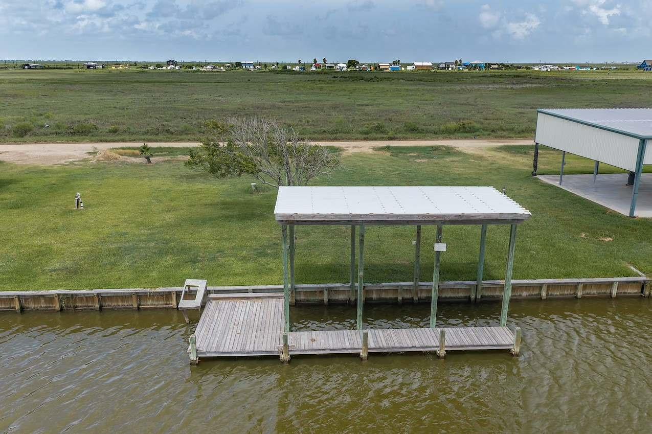 Image 4: Boathouse