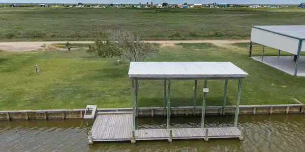 Image 4: Boathouse