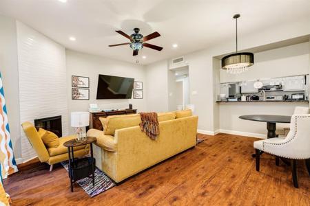 7103 N Holiday Drive