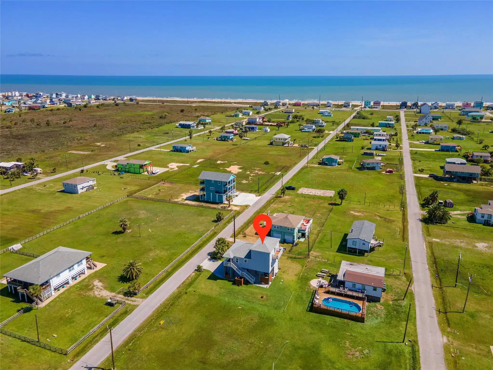 Image 1: Close to the beach with peek a boo beach views