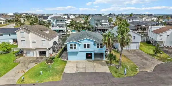 Image 3: Welcome to your Bright and Breezy Coastal Retreat!