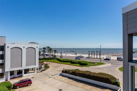 6102 Seawall Boulevard