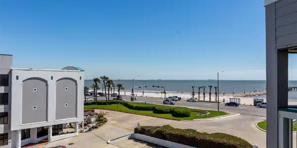 6102 Seawall Boulevard