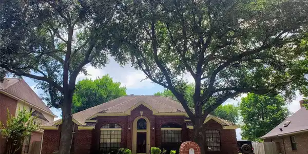 1703 E Hedgecroft Drive