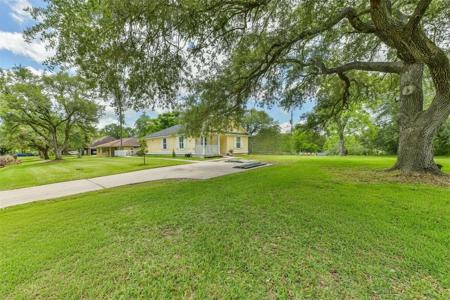 207 Oakridge Drive