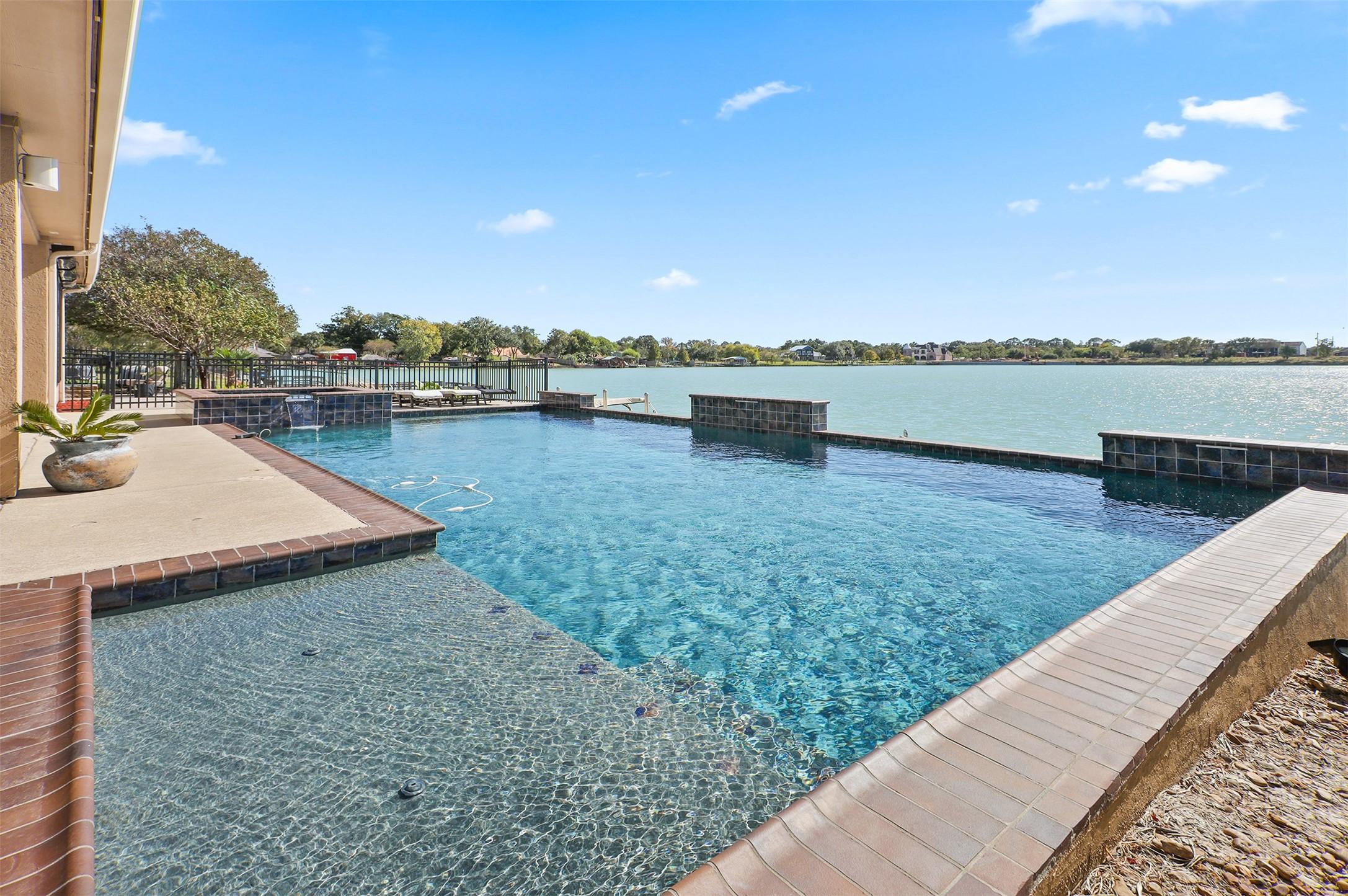 Image 4: Stunning 20x40 pool with splash pad, spa, and wate