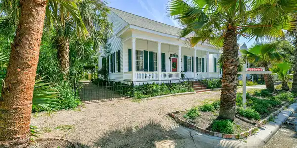1309 Broadway Street