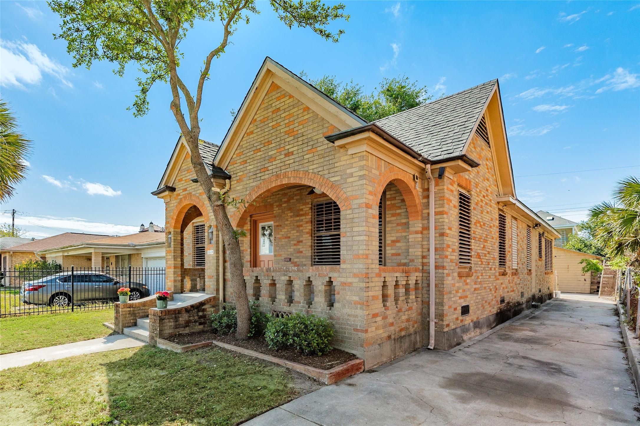 Image 4: Side view with Long driveway to back of home.  Als