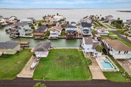 1223 Maui Dr