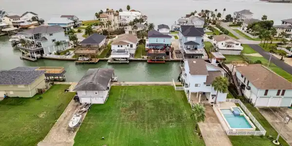 1223 Maui Dr