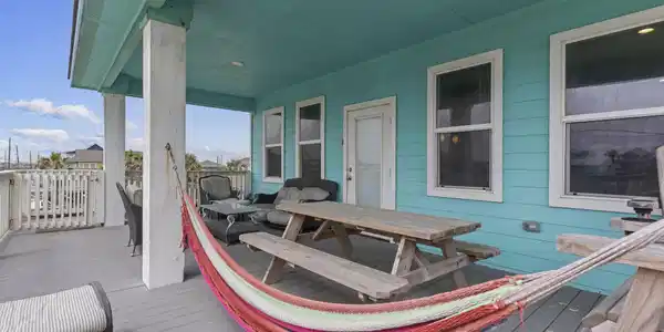 Image 2: Feel the ocean breeze while you sip a cool drink