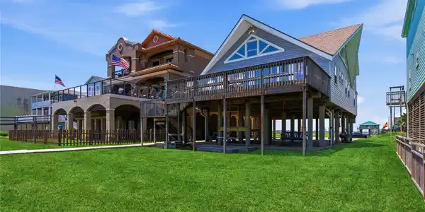Image 2: Rear Exterior &ndash; The striking rear elevation showca