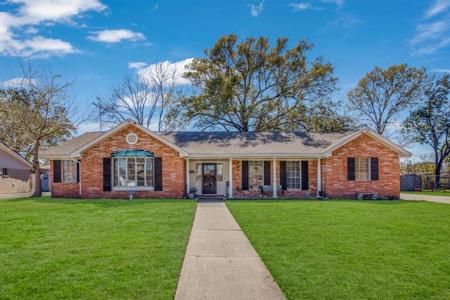 5005 Ashwood Drive