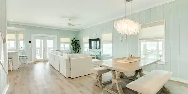 Image 4: Open Concept &ndash; Bright and airy living area with co