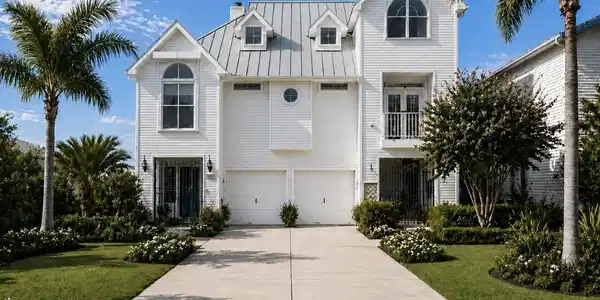 Image 2: Virtual Rendering &ndash; white exterior paint color sho