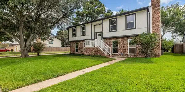 16122 Pipers View Drive