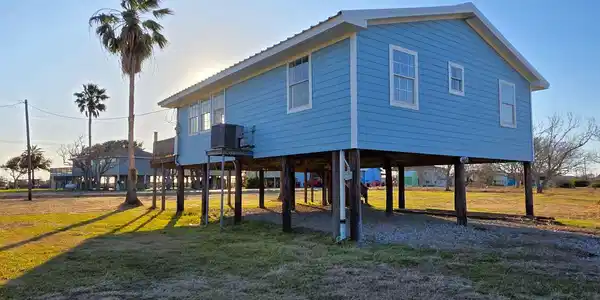 Image 4: Situated in the middle on 3 adjacent lots