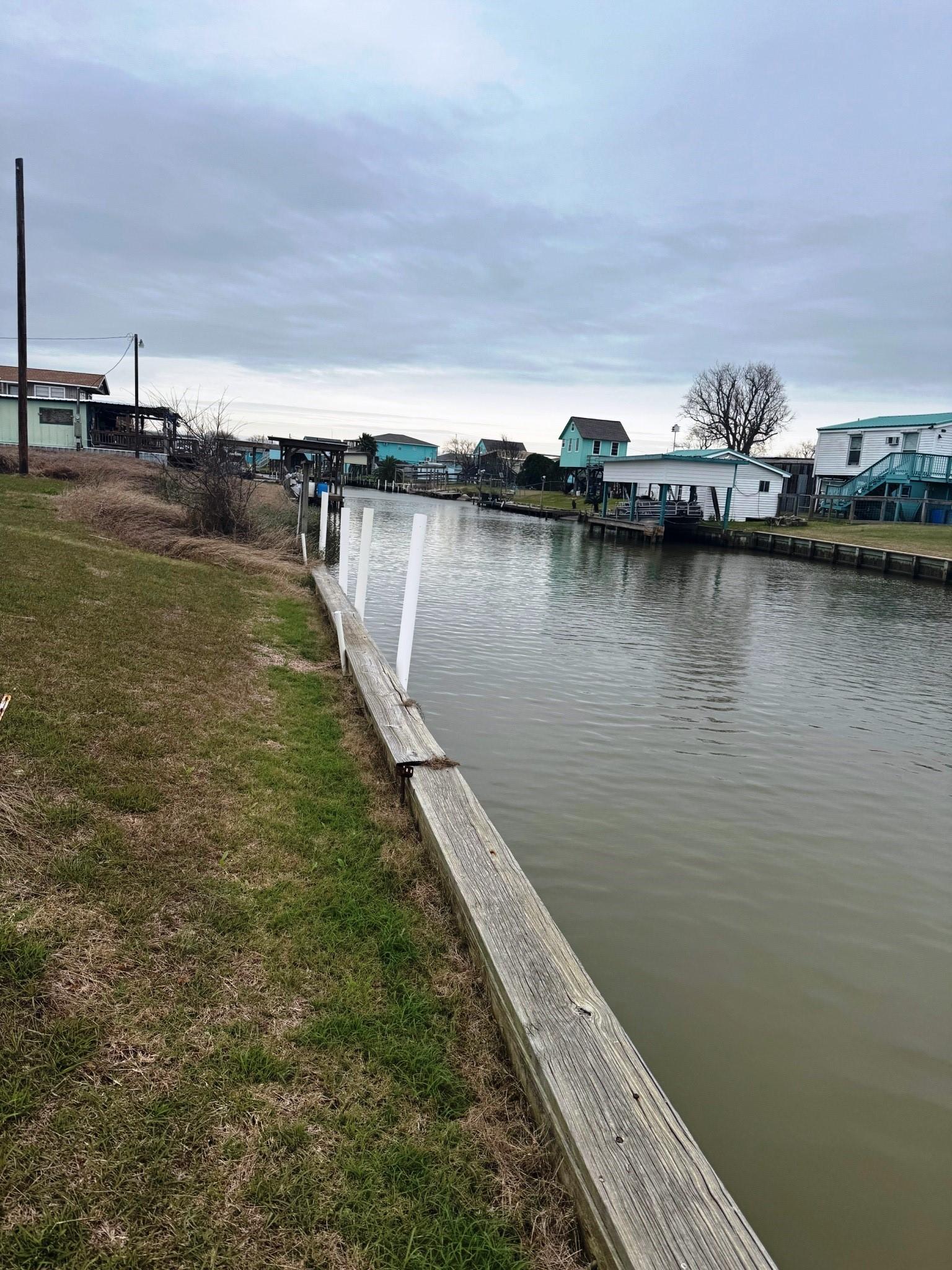 Image 4: View up the canal