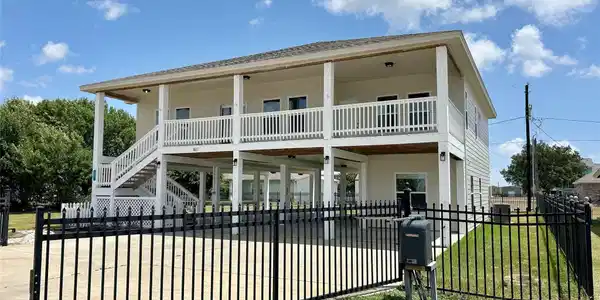 Image 3: View of the right side of the home