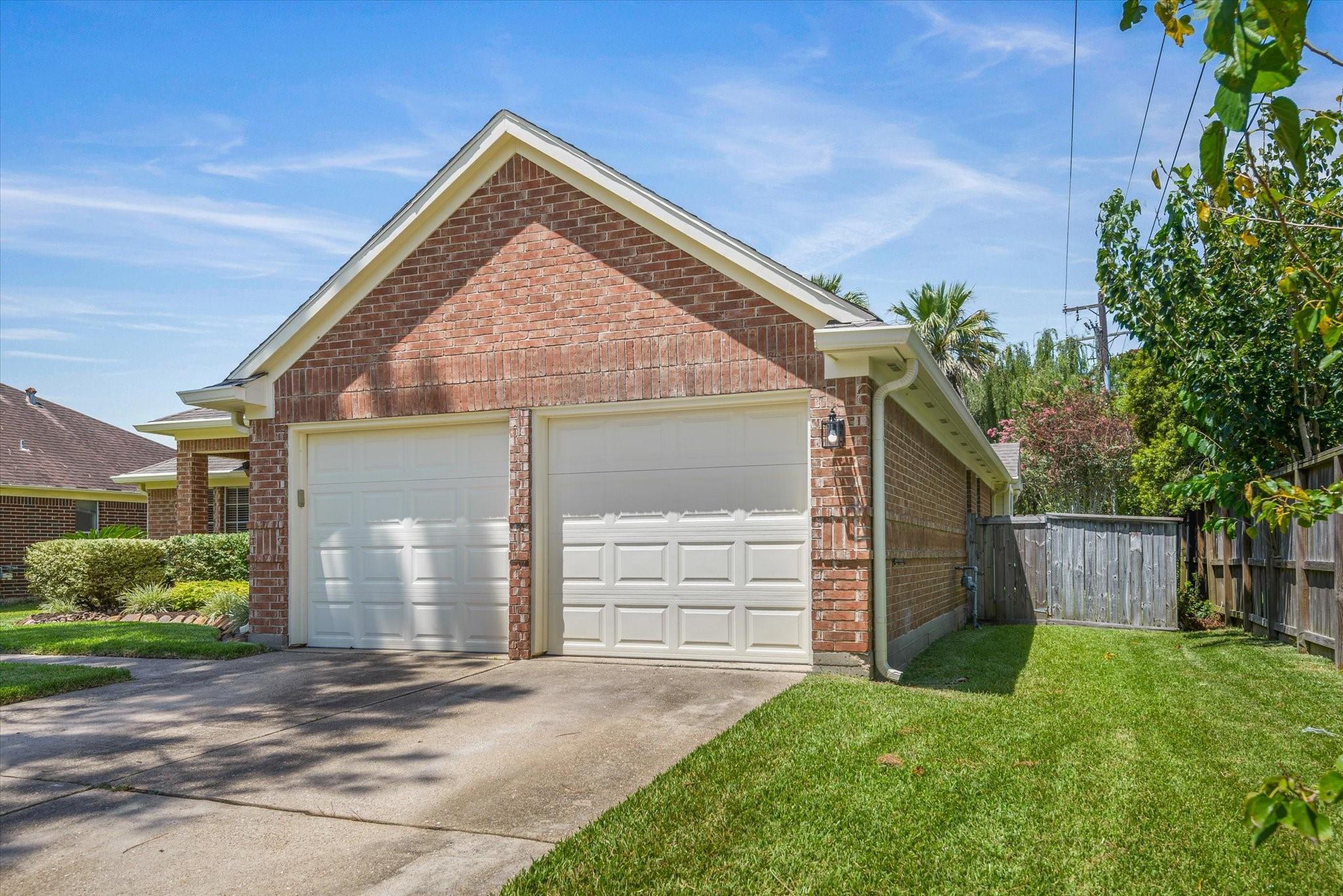 Image 3: Grass area on the right side of the home.