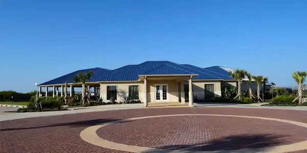 Image 3: Clubhouse