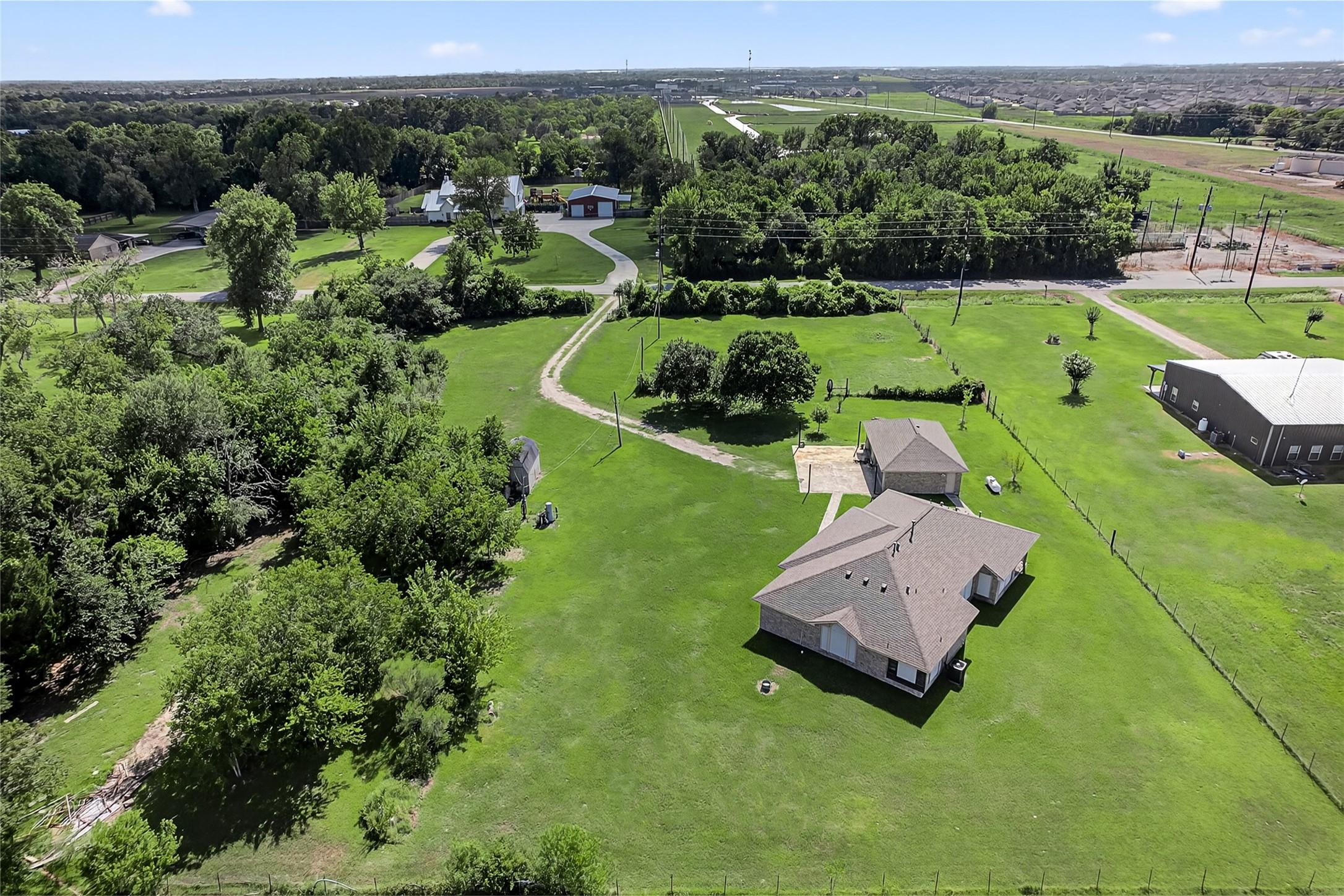 Image 1: 2 Acres~ Minutes from Trinity Bay