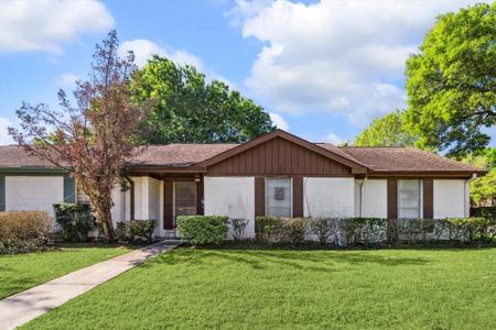 807 Garden Walk Drive