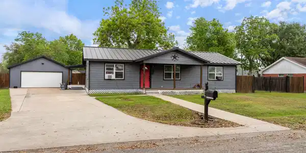 404 E Elizabeth Avenue
