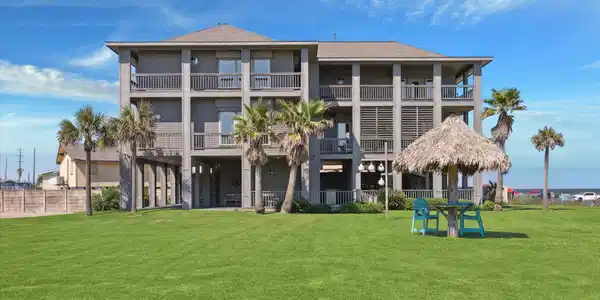 1 Blue Heron Cir Drive
