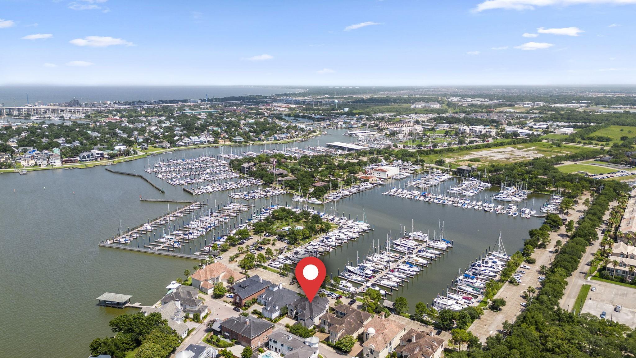 Image 3: Located on Watergate Marina with Direct Waterfront