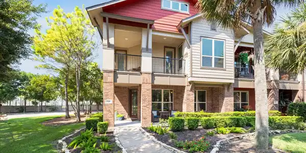 725 Via Lago Drive