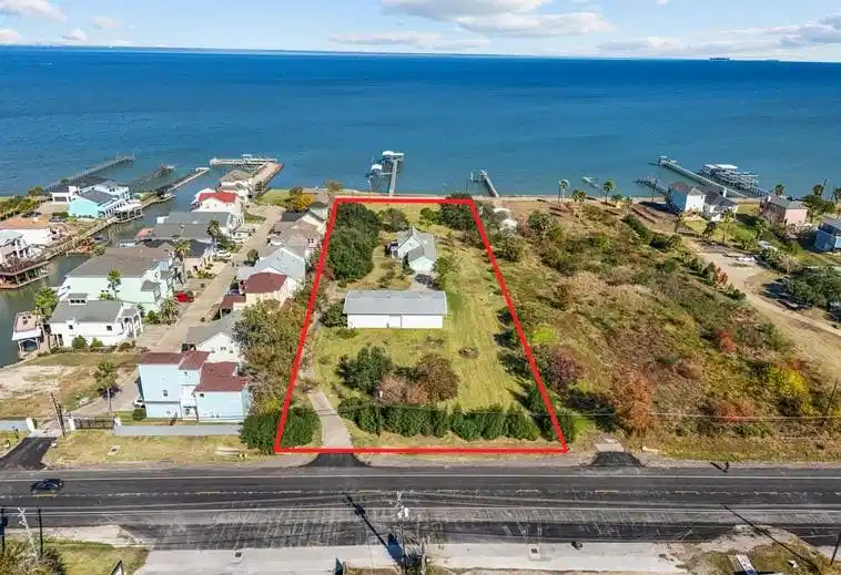 Image 1: A ONE-OF-A-KIND COASTAL ESTATE ON 2.3 ACRES ,420 F