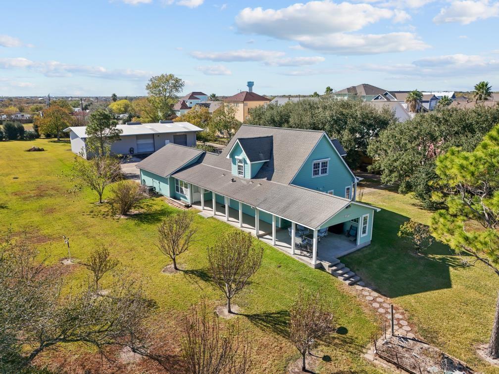 Image 3: FANTASTCI 4 BEDROOM CUSTOM BUILT HOME WITH A LOVEL