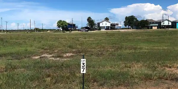 Image 2: Front Lot