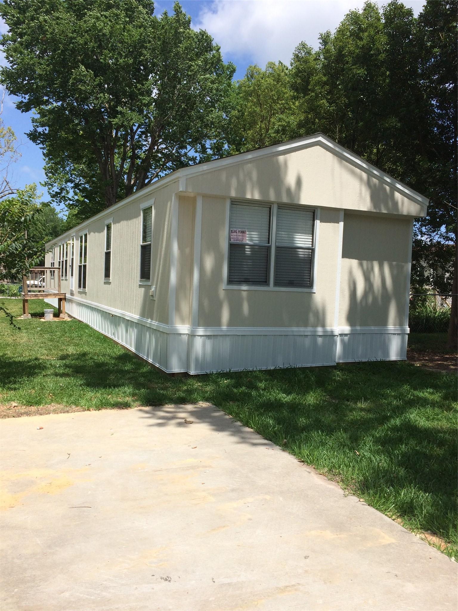 Image 3: The surrounding trees and large yard are a bonus.
